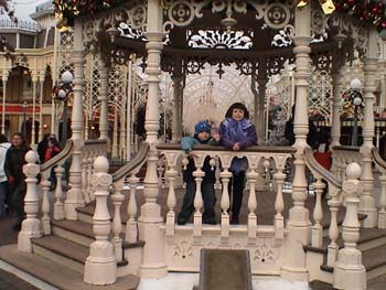 3n. Bandstand